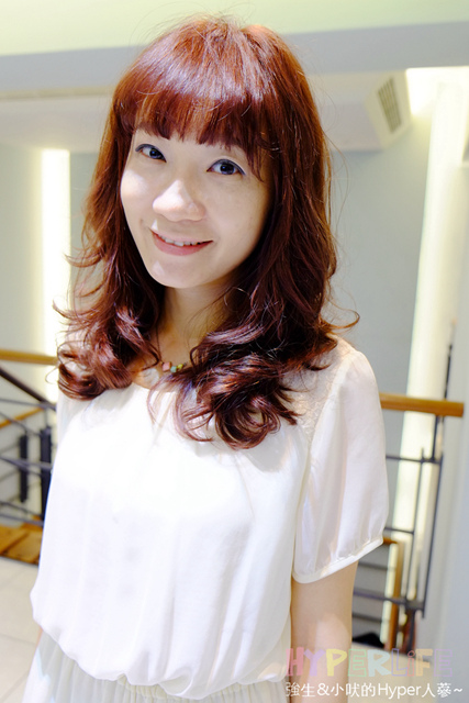 【台中燙髮♥染髮日記】秋冬最in的櫻桃紅色搭配夢幻大捲,可愛系女孩兒髮型首選~台中燙髮、台中染髮 ✂ 首選夏森髮廊 @強生與小吠的Hyper人蔘~ 台中一