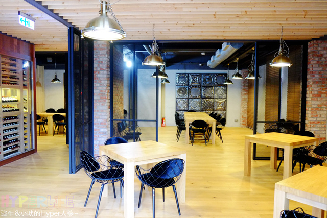 想大口吃肉大口喝酒?就到美術館綠園道旁《FORE restaurant》享受原木燒烤的獨有美食滋味吧!空間氣派寬敝適合多人聚餐或情侶用餐,目前有商業午餐新上市可嚐鮮~ @強生與小吠的Hyper人蔘~ FORE restaurant (2).jpg