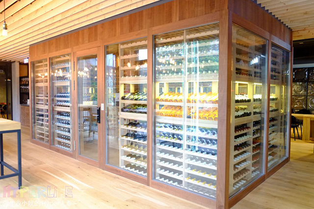 想大口吃肉大口喝酒?就到美術館綠園道旁《FORE restaurant》享受原木燒烤的獨有美食滋味吧!空間氣派寬敝適合多人聚餐或情侶用餐,目前有商業午餐新上市可嚐鮮~ @強生與小吠的Hyper人蔘~ FORE restaurant (1).jpg