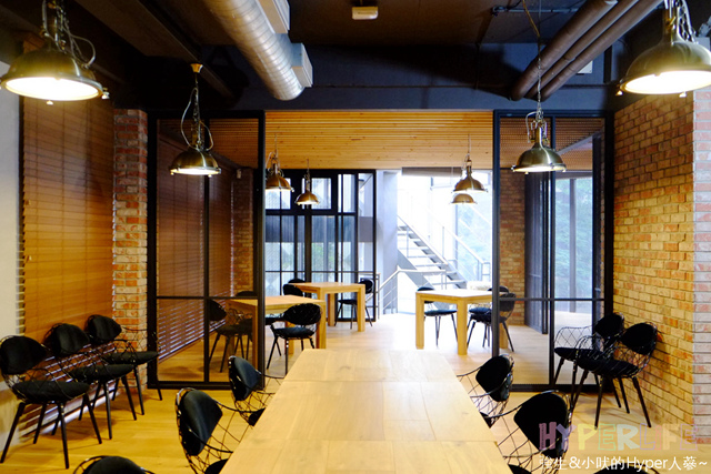 想大口吃肉大口喝酒?就到美術館綠園道旁《FORE restaurant》享受原木燒烤的獨有美食滋味吧!空間氣派寬敝適合多人聚餐或情侶用餐,目前有商業午餐新上市可嚐鮮~ @強生與小吠的Hyper人蔘~ FORE restaurant (4).jpg