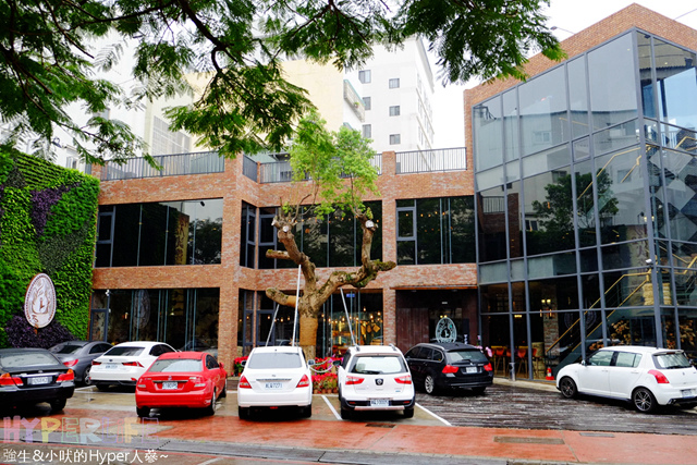 想大口吃肉大口喝酒?就到美術館綠園道旁《FORE restaurant》享受原木燒烤的獨有美食滋味吧!空間氣派寬敝適合多人聚餐或情侶用餐,目前有商業午餐新上市可嚐鮮~ @強生與小吠的Hyper人蔘~ FORE restaurant (15).jpg