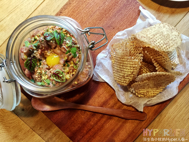 想大口吃肉大口喝酒?就到美術館綠園道旁《FORE restaurant》享受原木燒烤的獨有美食滋味吧!空間氣派寬敝適合多人聚餐或情侶用餐,目前有商業午餐新上市可嚐鮮~ @強生與小吠的Hyper人蔘~ FORE restaurant (16).jpg