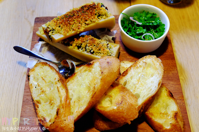 想大口吃肉大口喝酒?就到美術館綠園道旁《FORE restaurant》享受原木燒烤的獨有美食滋味吧!空間氣派寬敝適合多人聚餐或情侶用餐,目前有商業午餐新上市可嚐鮮~ @強生與小吠的Hyper人蔘~ FORE restaurant (20).jpg