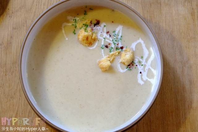 想大口吃肉大口喝酒?就到美術館綠園道旁《FORE restaurant》享受原木燒烤的獨有美食滋味吧!空間氣派寬敝適合多人聚餐或情侶用餐,目前有商業午餐新上市可嚐鮮~ @強生與小吠的Hyper人蔘~ FORE restaurant (23).jpg