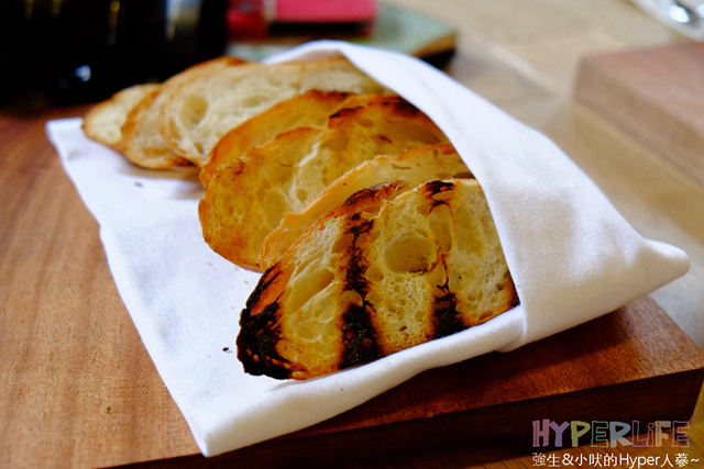 想大口吃肉大口喝酒?就到美術館綠園道旁《FORE restaurant》享受原木燒烤的獨有美食滋味吧!空間氣派寬敝適合多人聚餐或情侶用餐,目前有商業午餐新上市可嚐鮮~ @強生與小吠的Hyper人蔘~ FORE restaurant (24).jpg