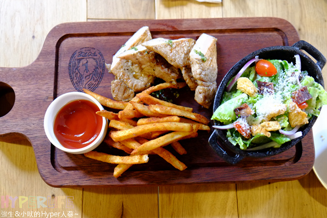 想大口吃肉大口喝酒?就到美術館綠園道旁《FORE restaurant》享受原木燒烤的獨有美食滋味吧!空間氣派寬敝適合多人聚餐或情侶用餐,目前有商業午餐新上市可嚐鮮~ @強生與小吠的Hyper人蔘~ FORE restaurant (25).jpg