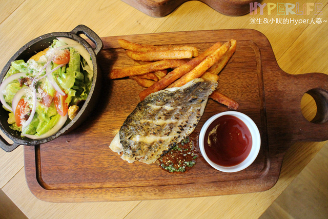 想大口吃肉大口喝酒?就到美術館綠園道旁《FORE restaurant》享受原木燒烤的獨有美食滋味吧!空間氣派寬敝適合多人聚餐或情侶用餐,目前有商業午餐新上市可嚐鮮~ @強生與小吠的Hyper人蔘~ FORE restaurant (27).jpg