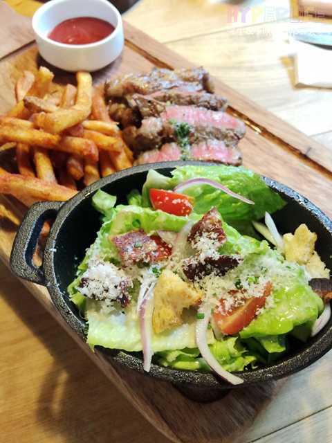 想大口吃肉大口喝酒?就到美術館綠園道旁《FORE restaurant》享受原木燒烤的獨有美食滋味吧!空間氣派寬敝適合多人聚餐或情侶用餐,目前有商業午餐新上市可嚐鮮~ @強生與小吠的Hyper人蔘~ FORE restaurant (31).jpg