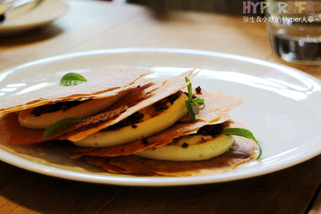 想大口吃肉大口喝酒?就到美術館綠園道旁《FORE restaurant》享受原木燒烤的獨有美食滋味吧!空間氣派寬敝適合多人聚餐或情侶用餐,目前有商業午餐新上市可嚐鮮~ @強生與小吠的Hyper人蔘~ FORE restaurant (41).jpg