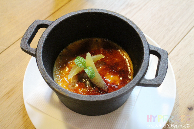 想大口吃肉大口喝酒?就到美術館綠園道旁《FORE restaurant》享受原木燒烤的獨有美食滋味吧!空間氣派寬敝適合多人聚餐或情侶用餐,目前有商業午餐新上市可嚐鮮~ @強生與小吠的Hyper人蔘~ FORE restaurant (44).jpg