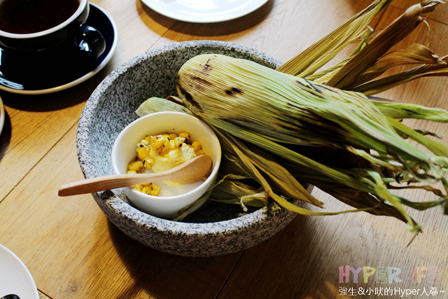 想大口吃肉大口喝酒?就到美術館綠園道旁《FORE restaurant》享受原木燒烤的獨有美食滋味吧!空間氣派寬敝適合多人聚餐或情侶用餐,目前有商業午餐新上市可嚐鮮~ @強生與小吠的Hyper人蔘~ FORE restaurant (42).jpg