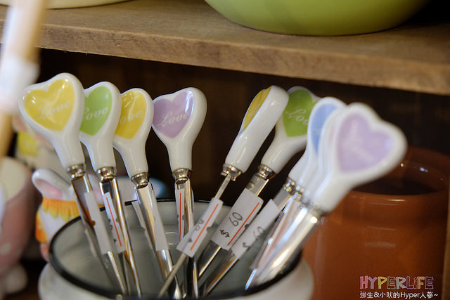 讓女孩兒們忍不住想尖叫的可愛雜貨舖,給妳滿滿的Zakka台中雜貨大平台!!敲可愛的雜貨讓人陷入嚴重選擇困難之外,美美的店面裝潢擺設也是IG熱門打卡點喔~~ @強生與小吠的Hyper人蔘~ 小樹苗 (5).jpg