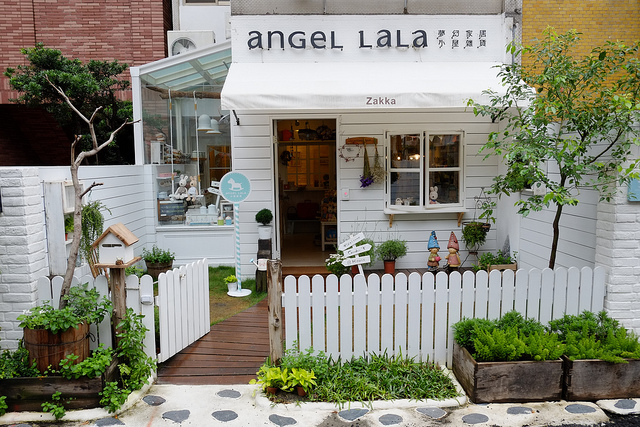 讓女孩兒們忍不住想尖叫的可愛雜貨舖,給妳滿滿的Zakka台中雜貨大平台!!敲可愛的雜貨讓人陷入嚴重選擇困難之外,美美的店面裝潢擺設也是IG熱門打卡點喔~~ @強生與小吠的Hyper人蔘~ angellala (1).jpg