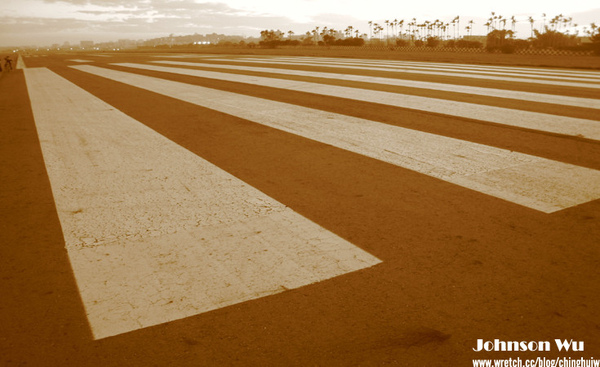 Canon 850is – 秋末水湳舊機場夕陽西落 @強生與小吠的Hyper人蔘~ Canon 850is – 秋末水湳舊機場夕陽西落