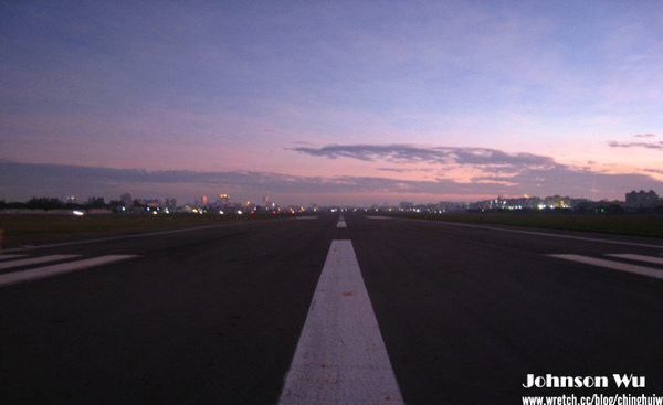 Canon 850is – 秋末水湳舊機場夕陽西落 @強生與小吠的Hyper人蔘~ Canon 850is – 秋末水湳舊機場夕陽西落