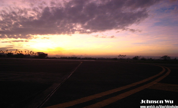 Canon 850is – 秋末水湳舊機場夕陽西落 @強生與小吠的Hyper人蔘~ Canon 850is – 秋末水湳舊機場夕陽西落