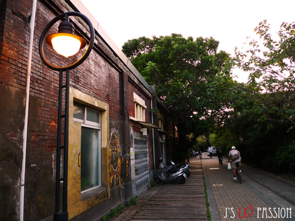 LX3 snapshots – 20號倉庫 @強生與小吠的Hyper人蔘~ LX3 snapshots – 20號倉庫