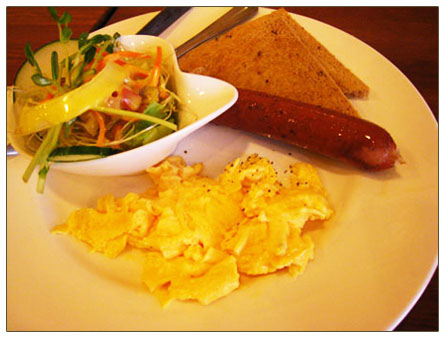 大妞小妞@尼克咖啡吃早餐 @強生與小吠的Hyper人蔘~ 大妞小妞@尼克咖啡吃早餐