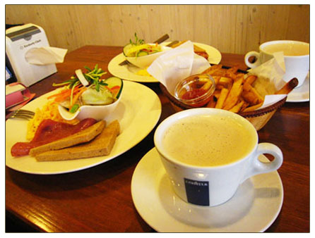 大妞小妞@尼克咖啡吃早餐 @強生與小吠的Hyper人蔘~ 大妞小妞@尼克咖啡吃早餐