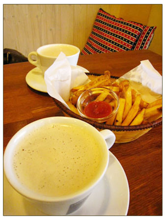 大妞小妞@尼克咖啡吃早餐 @強生與小吠的Hyper人蔘~ 大妞小妞@尼克咖啡吃早餐