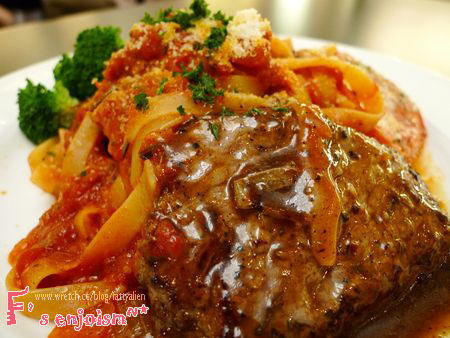 Holiday Inn Express‧聚坊‧ @強生與小吠的Hyper人蔘~ Holiday Inn Express‧聚坊‧