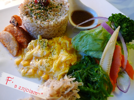 Robot Station機器人餐廳2店。R星咖啡。 @強生與小吠的Hyper人蔘~ Robot Station機器人餐廳2店。R星咖啡。