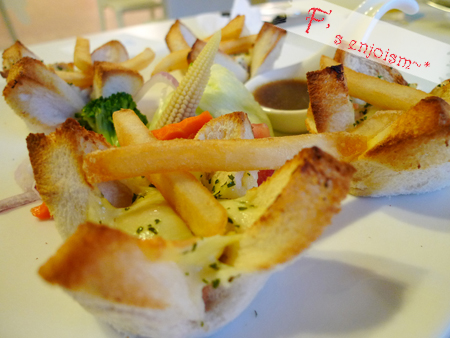 Robot Station機器人餐廳2店。R星咖啡。 @強生與小吠的Hyper人蔘~ Robot Station機器人餐廳2店。R星咖啡。