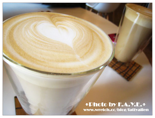 暴食社三巨頭@Retro Coffee。 @強生與小吠的Hyper人蔘~ 暴食社三巨頭@Retro Coffee。