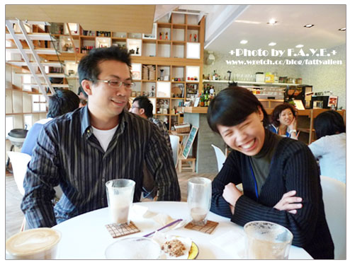 暴食社三巨頭@Retro Coffee。 @強生與小吠的Hyper人蔘~ 暴食社三巨頭@Retro Coffee。